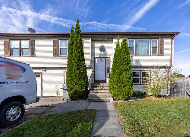 Property at 39 Hillsdale Ave, Waterbury, CT 06704, 5 beds, 2.5 baths