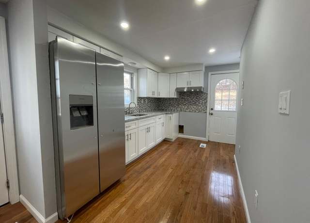 Property at 23 Sarsfield St, Waterbury, CT 06704, 3 beds, 1 bath