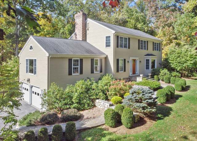 Property at 17 Hull Pl, Ridgefield, CT 06877, 4 beds, 2.5 baths