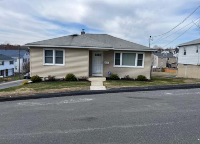 Property at 146 Norton St, Waterbury, CT 06708, 3 beds, 1.5 baths