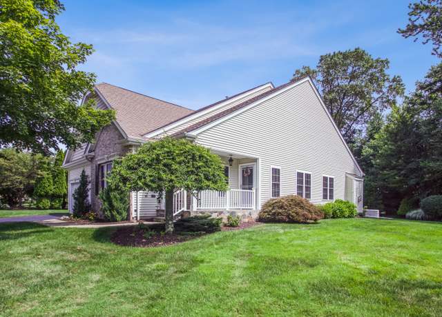 Property at 217 Chip Shot Ln #217, Oxford, CT 06478, 2 beds, 2 baths