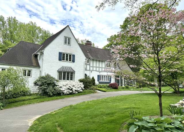 Property at 121 Round Hill Rd, Greenwich, CT 06831, 5 beds, 4.5 baths