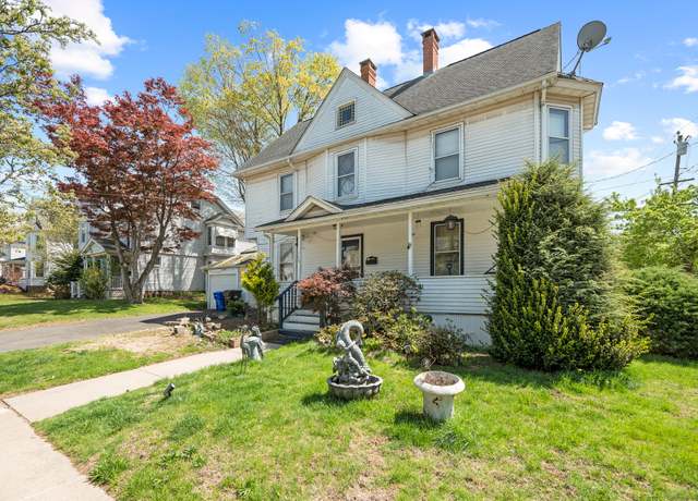 Property at 175 Lincoln St, Middletown, CT 06457, 4 beds, 1.5 baths