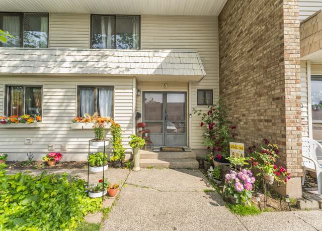 Property at 6 Mountain Laurel Ct #6, Cromwell, CT 06416, 2 beds, 1.5 baths