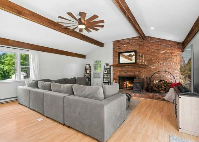 Property at 136 Crescent Cir, Cheshire, CT 06410, 3 beds, 1.5 baths