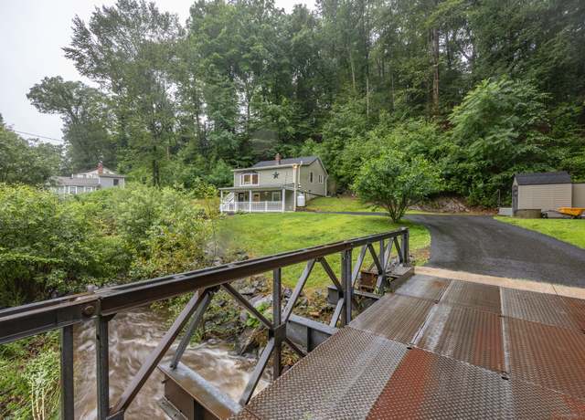 Property at 34 Lakemere Dr, Southbury, CT 06488, 2 beds, 2 baths