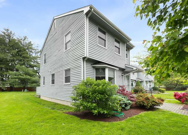 Property at 57 Edge Hill Ct #57, Fairfield, CT 06824, 2 beds, 1.5 baths
