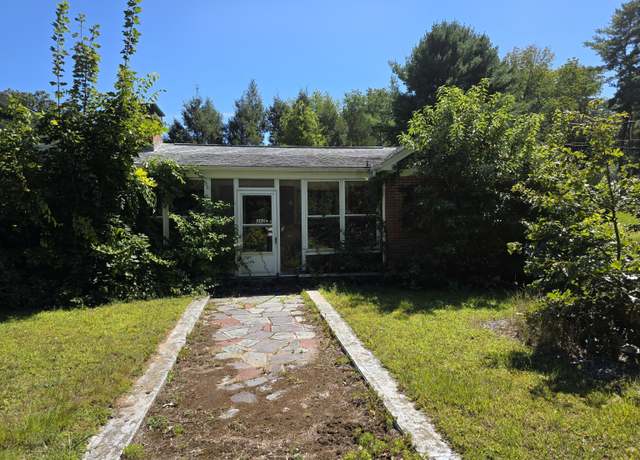 Property at 262 Taylor Hill Rd, Griswold, CT 06351, 3 beds, 1.5 baths
