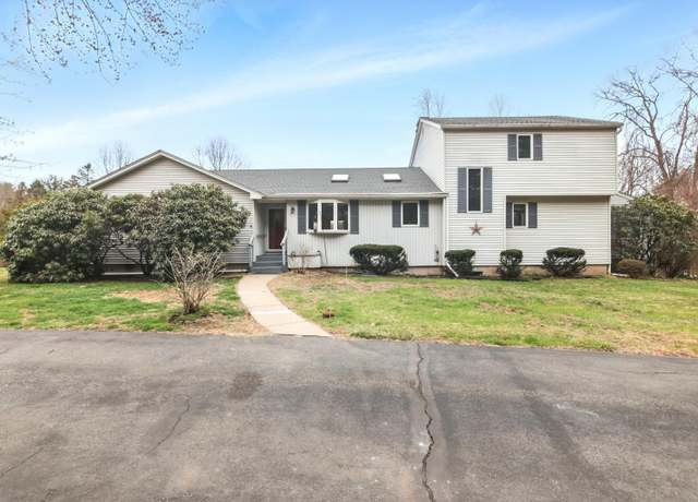 Property at 4 Horseshoe Dr, East Granby, CT 06026, 4 beds, 3.5 baths