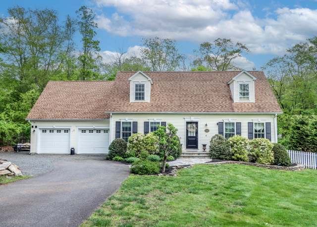 Property at 5 Maple Tree Rd, Brookfield, CT 06804, 3 beds, 2 baths