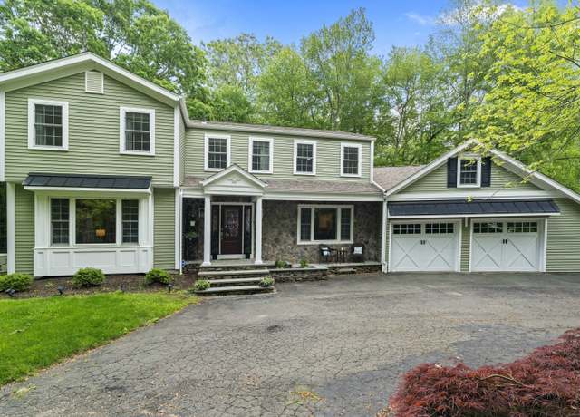 Property at 8A Russett Rd, Newtown, CT 06482, 4 beds, 2.5 baths