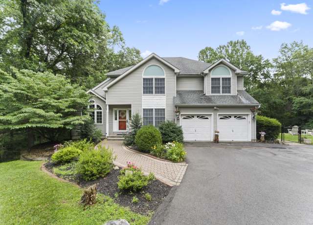 Property at 17 Raven Crest Dr, Bethel, CT 06801, 4 beds, 3.5 baths