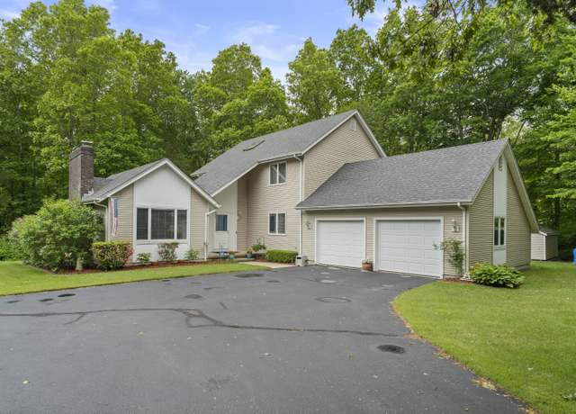 Property at 21 Corrina Ln, Salem, CT 06420, 3 beds, 2.5 baths