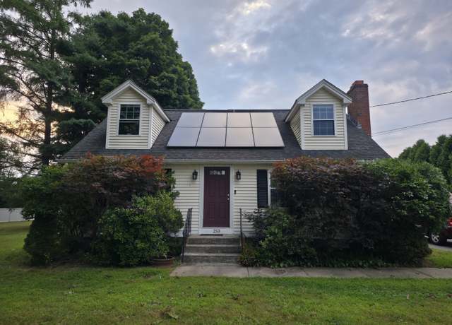 Property at 253 East Rd, East Windsor, CT 06016, 4 beds, 2 baths
