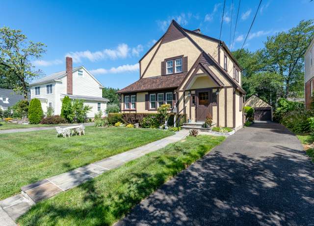 Property at 108 4th St, Stamford, CT 06905, 3 beds, 1.5 baths