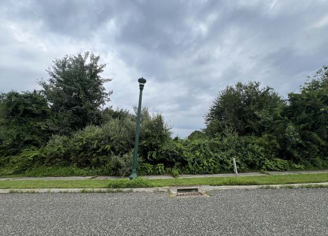 Property at 29 Farm View Dr, Norwich, CT 06360