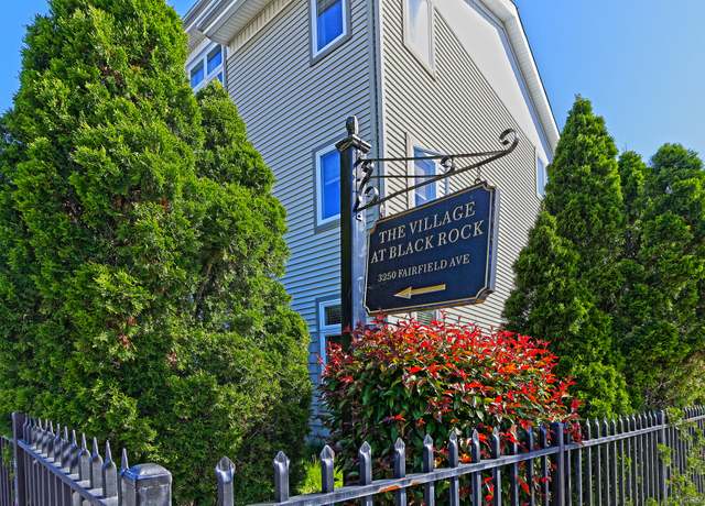 Property at 3250 Fairfield Ave Apt 302, Bridgeport, CT 06605, 2 beds, 2 baths