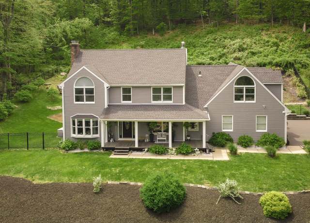 Property at 130 Wildewood Run, Bristol, CT 06010, 4 beds, 5 baths