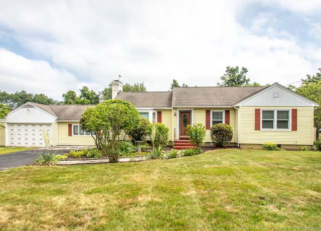 Property at 40 Old Orchard Rd, Easton, CT 06612, 3 beds, 2.5 baths
