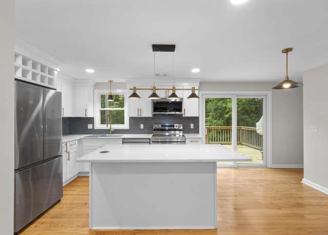 Property at 240 W Lake Ave, Guilford, CT 06437, 3 beds, 1.5 baths