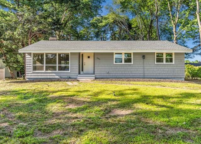 Property at 263 2 Rod Hwy, Wethersfield, CT 06109, 3 beds, 2 baths