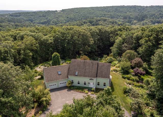 Property at 7 Brandy Ln, Bridgewater, CT 06752, 4 beds, 3.5 baths