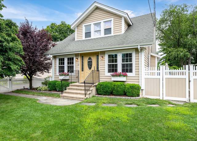 Property at 30 Douglas Ave #1, Stamford, CT 06906, 3 beds, 3 baths