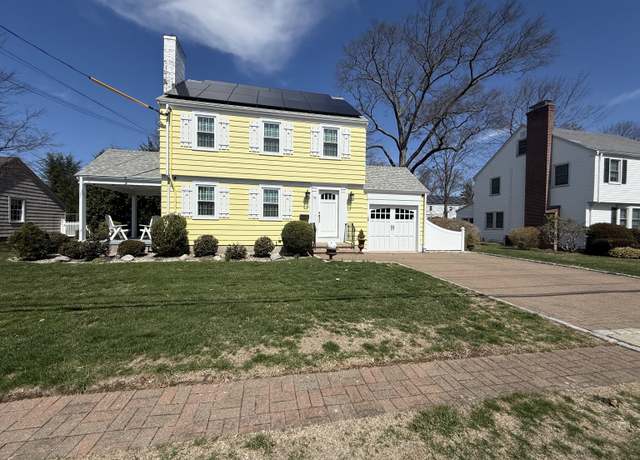Property at 78 Gillies Rd, Hamden, CT 06517, 3 beds, 3 baths