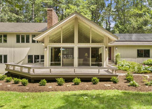 Property at 17 Merrywood, Simsbury, CT 06070, 3 beds, 2.5 baths