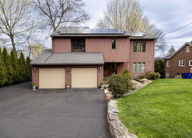Property at 492 Ridge Rd, Wethersfield, CT 06109, 3 beds, 2.5 baths