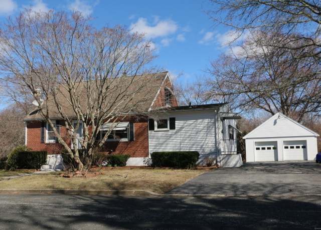 Property at 33 Pine St, Waterford, CT 06385, 4 beds, 2 baths