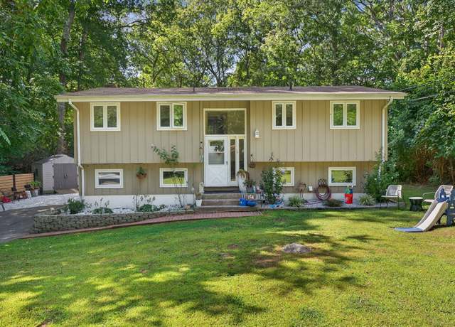 Property at 14 Patricia Ct, Ledyard, CT 06335, 3 beds, 2 baths