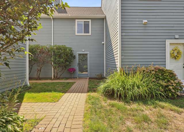 Property at 2 Farmington Meadow Dr #2, Farmington, CT 06032, 2 beds, 2.5 baths