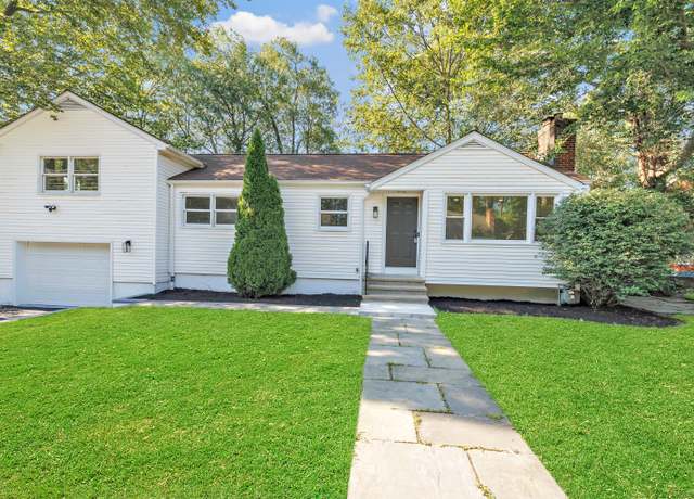 Property at 420 Lakeside Dr, Bridgeport, CT 06606, 4 beds, 2.5 baths