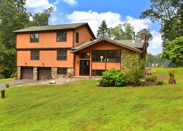 Property at 3 Standish Rd, Ellington, CT 06029, 5 beds, 3.5 baths