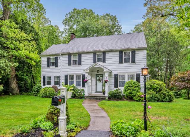 Property at 1 Stevens Rd, Middlebury, CT 06762, 3 beds, 2.5 baths