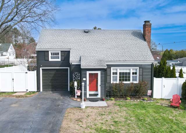 Property at 15 Tobler Ter, Wethersfield, CT 06109, 2 beds, 1 bath