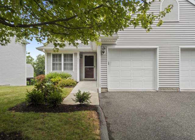 Property at 4001 Heartwood Ln #4001, Danbury, CT 06811, 2 beds, 2.5 baths