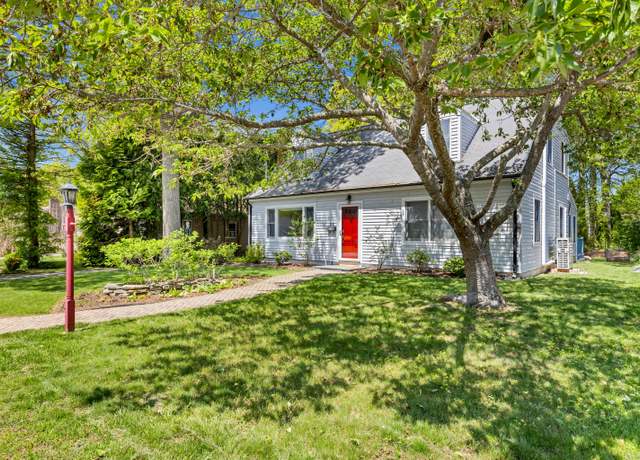 Property at 26 Westwood Dr, Groton, CT 06340, 4 beds, 2 baths