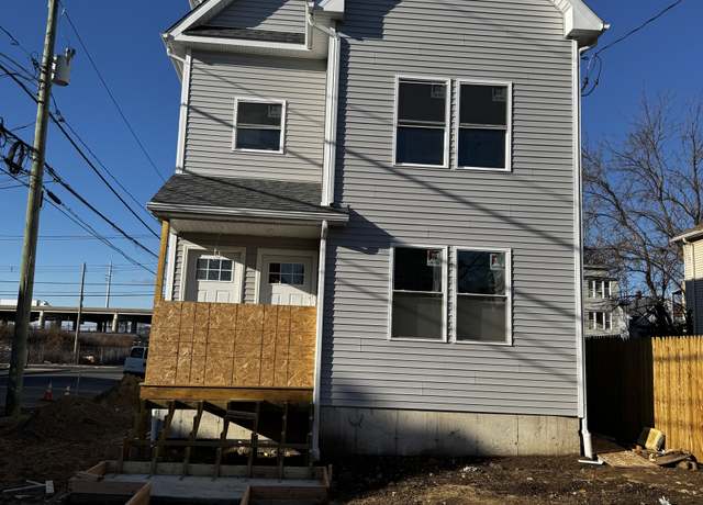Property at 120 Park Ter, Bridgeport, CT 06604, 10 beds, 4 baths