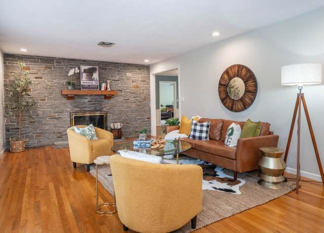 Property at 35 W Ridge Dr, West Hartford, CT 06117, 3 beds, 3.5 baths