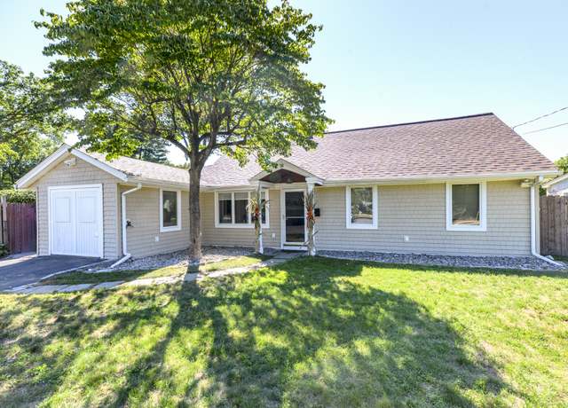 Property at 38 Saddle Rd, Norwalk, CT 06851, 4 beds, 2 baths