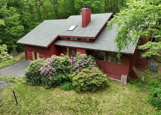 Property at 114 Mountain View Rd, Glastonbury, CT 06033, 3 beds, 2.5 baths