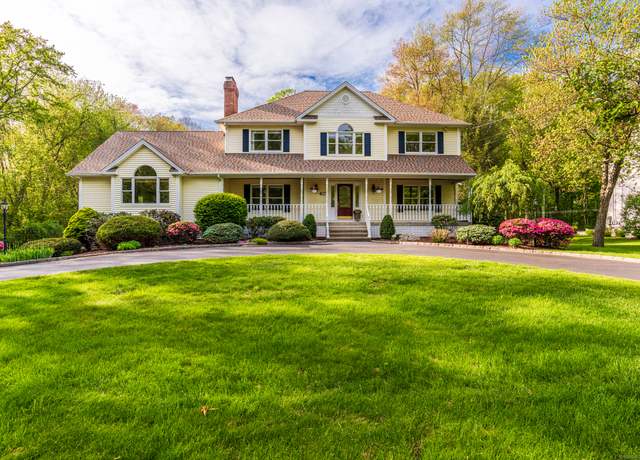 Property at 43 Roaring Brook Ln, Shelton, CT 06484, 5 beds, 3.5 baths