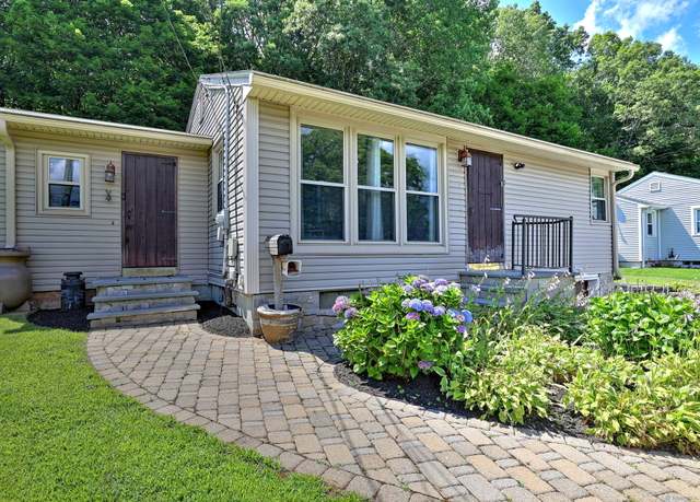 Property at 31 Bruce Ln, Meriden, CT 06451, 3 beds, 2 baths