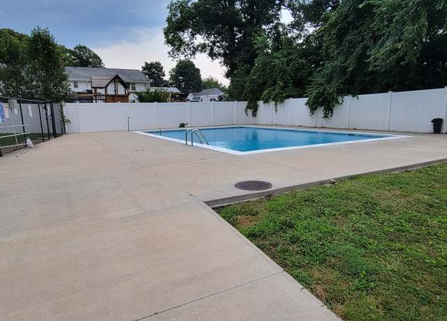 Property at 50 Greenhouse Rd Unit 41C, Bridgeport, CT 06606, 2 beds, 2 baths