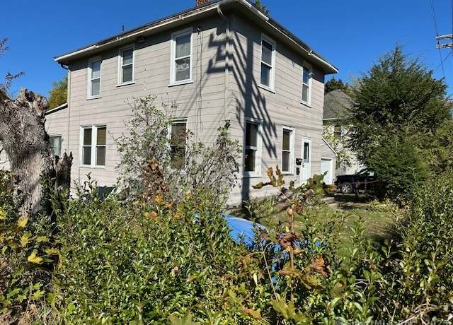 Property at 746 Boswell Ave, Norwich, CT 06360, 3 beds, 2 baths