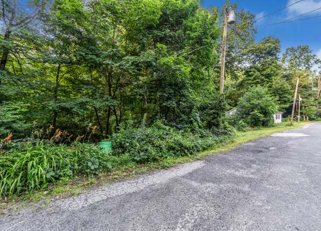 Property at 10 Railroad Ave, East Hampton, CT 06424