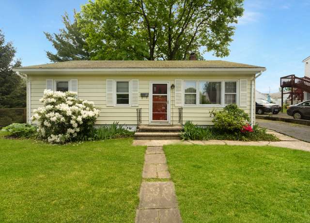 Property at 87 Charles St, Stamford, CT 06902, 3 beds, 1 bath