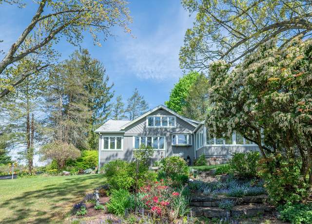 Property at 61 Indian Trl, Brookfield, CT 06804, 3 beds, 2.5 baths